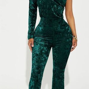 Fashion Nova Passion For You Velvet Jumpsuit - Hunter Green